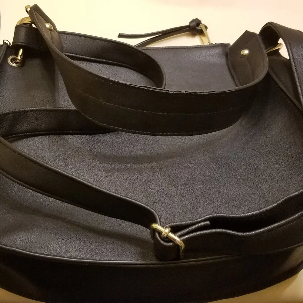 Black Hobo Purse with option crossbody strap - Picture 5 of 7